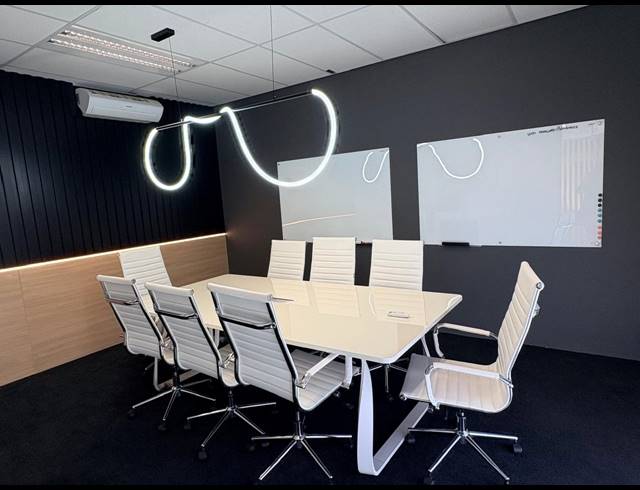 175M² OFFICE TO LET IN FOURWAYS